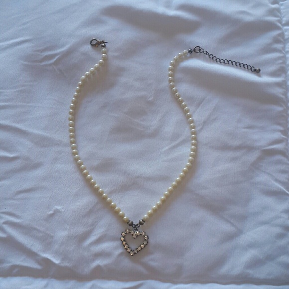 Forever 21 Jewelry - Heart Necklace Forever 21 Jewelry - Heart Necklace